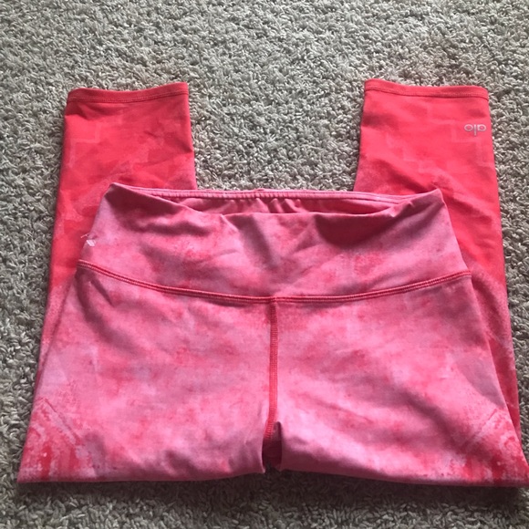 ALO Yoga Capris - Picture 1 of 6